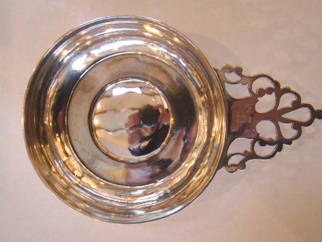 A rare pair of American Porringers by Samuel Casey, South Kingston, Rhode Island, circa 1750 — image 4